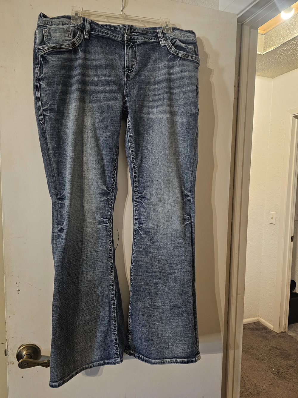 Women’s Flared Denim Jeans in Faded Blue
